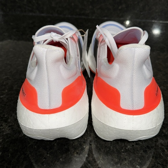 Adidas men’s UltraBoost Light W sz 10 - Picture 5 of 8